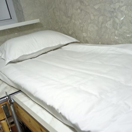 Ferienwohnung Двухуровневый Практичный Лофт Almaty Exterior foto